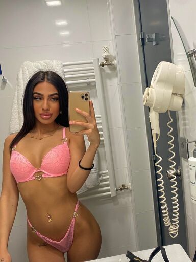 Amira, Bratislava - Petržalka, 19 rokov