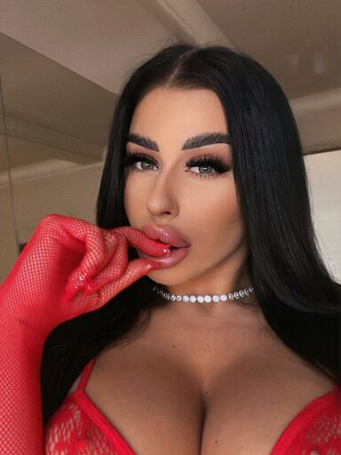 Cynthia Fox, Nitra, 23 rokov