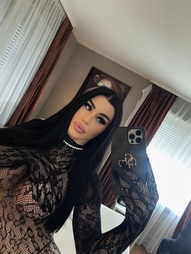 Cynthia Fox, Nitra, 23 rokov
