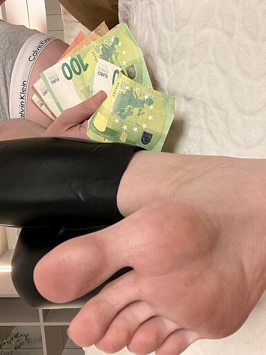 Dominika, Bratislava - Staré Mesto, 25 rokov