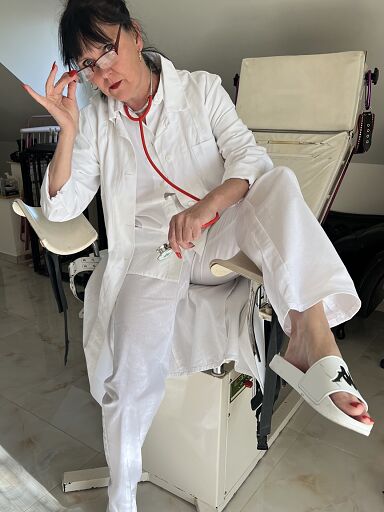 Madam Vanessa, Galanta, 43 years