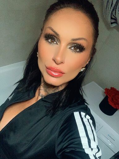 Jenny Cz, Bratislava - Rača, 29 rokov