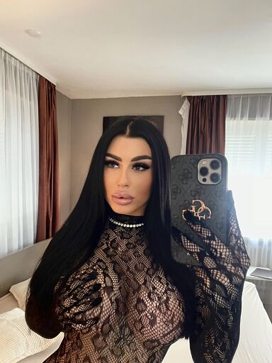 Cynthia Fox, Banská Bystrica, 23 rokov