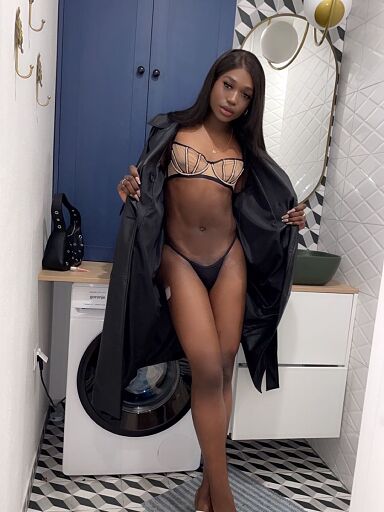 Collins, Bratislava - Staré Mesto, 21 rokov