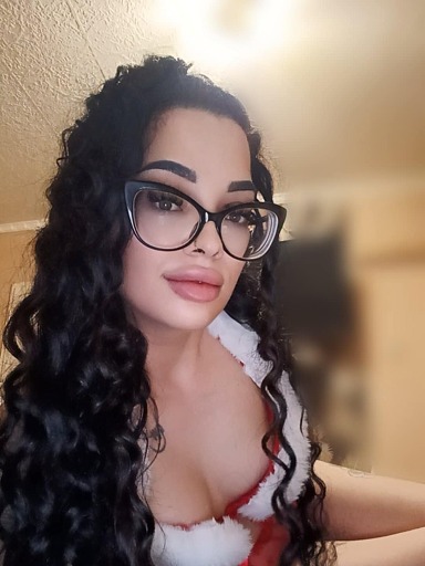 Larina, Komarno, 23 years