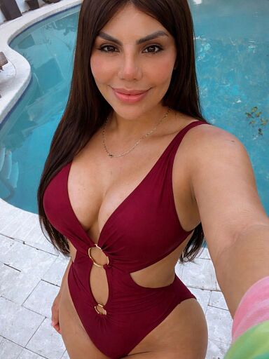 Anál De E, Bratislava - Nové Mesto, 24 rokov