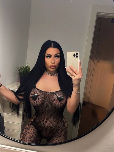 Cynthia Fox, Bratislava - Ruzinov, 23 years