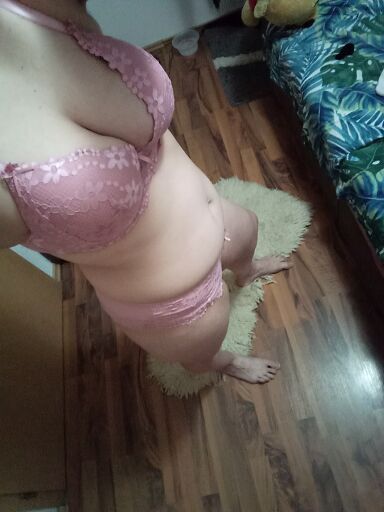 Prsnatá Sandra, Bratislava - Staré Mesto, 27 rokov