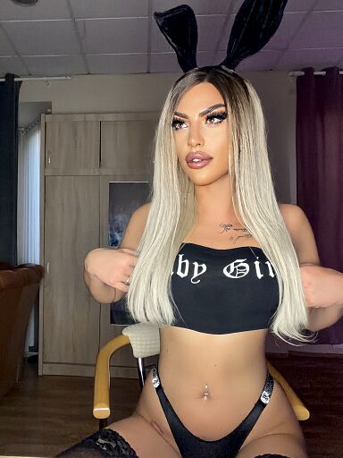 Trans Bunny, Nové Zámky, 23 rokov