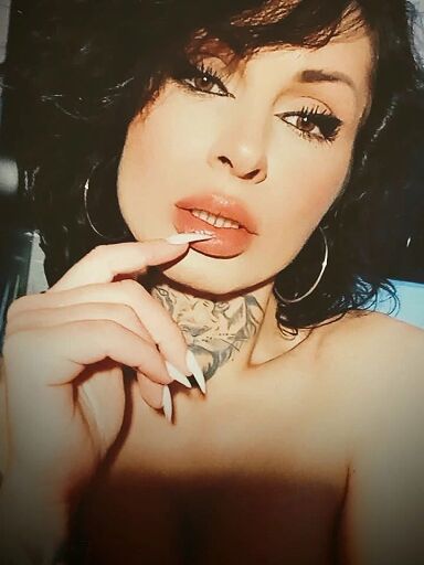 Jenny Cz, Bratislava - Nové Mesto, 29 rokov