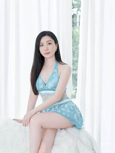 Yiyi, Poprad, 26 years