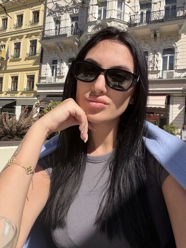 Karina, Bratislava - Nové Mesto, 22 rokov