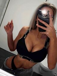 Zoe (21), Bratislava - Ružinov, sex privát a escort