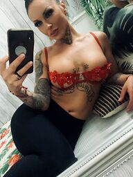 Jenn Cz, Bratislava - Nové Mesto, 28 rokov