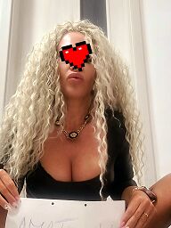 Hot Kiara, Senec, 38 years