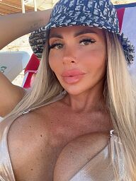 Anna Hot, Bratislava - Staré Mesto, 28 rokov