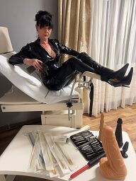 Madam Vanessa, Galanta, 43 years