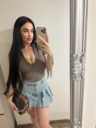 Melanie Cute, Bratislava - Petržalka, 25 rokov