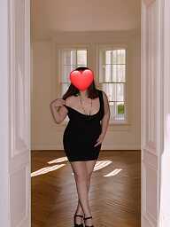 Lenka, Sala, 32 years