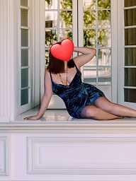 Lenka, Sala, 32 years
