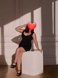 Lenka, Sala, 32 years