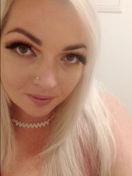 Milá Mia, Nové Zámky, 32 rokov