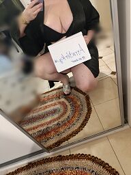 Milá Mia, Nové Zámky, 32 rokov