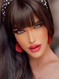 Yineth Xxl, Bratislava - Nové Mesto, 26 rokov