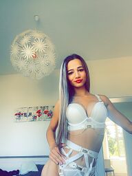 Amira, Bratislava - Nove Mesto, 19 years