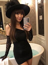 Nika, Kosice - Dargovskych Hrdinov, 28 years