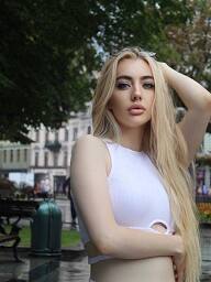 Alexa, Bratislava - Nové Mesto, 19 rokov