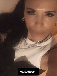 Laura Cz, Bratislava - Nové Mesto, 40 rokov