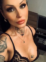 Jenny Cz, Bratislava - Rača, 29 rokov