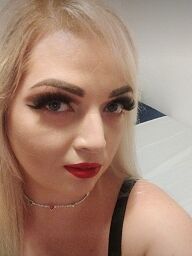 Milá Mia, Nové Zámky, 32 rokov