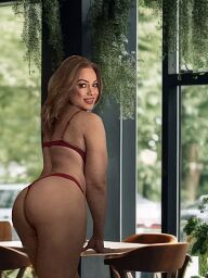 Evelyn Salt, Bratislava - Ružinov, 40 rokov