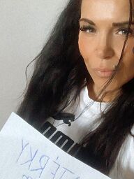 Laura Cz, Bratislava - Nové Mesto, 40 rokov