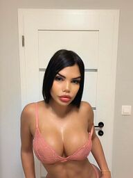 Mikaela, Bratislava - Staré Mesto, 24 rokov