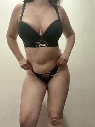 Mellynda, Bratislava - Nové Mesto, 32 rokov