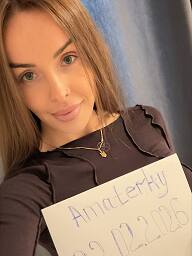 Mia, Nitra, 21 years