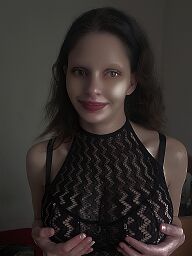 Dzsenifer, Komárno, 21 rokov