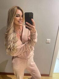 Laura, Trencin, 25 years