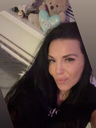 Laura Cz, Bratislava - Nové Mesto, 40 rokov