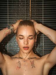 Dina, Bratislava - Staré Mesto, 19 rokov