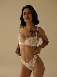 Liana, Bratislava - Nové Mesto, 19 rokov