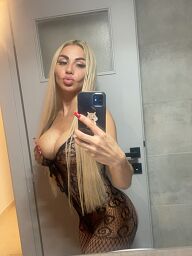 Anna Hot, Bratislava - Staré Mesto, 28 rokov