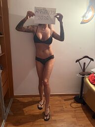 Yvette, Šaľa, 32 rokov