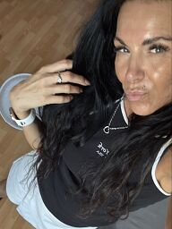Laura Cz, Bratislava - Nové Mesto, 40 rokov