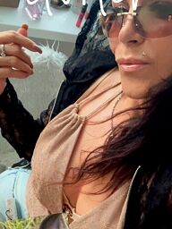 Laura Cz, Bratislava - Nové Mesto, 40 rokov