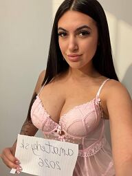 Karina, Bratislava - Nové Mesto, 22 rokov