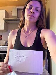 Sara, Bratislava - Nové Mesto, 29 rokov